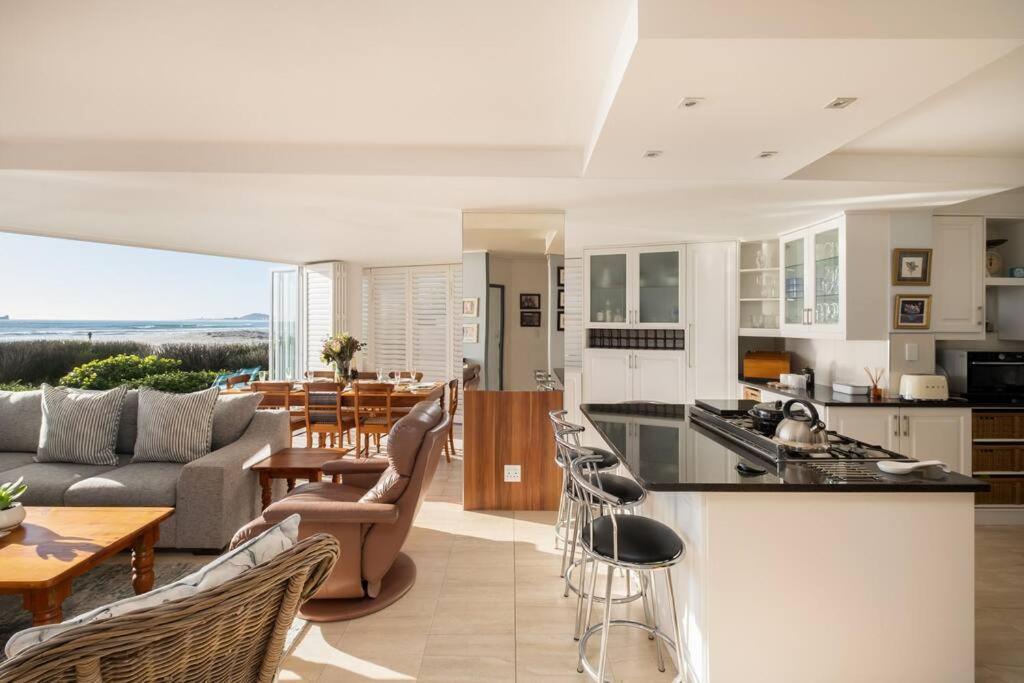 Seaside Serenity With Ocean View Apartment *