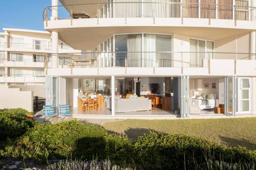 Apartment Seaside Serenity With Ocean View