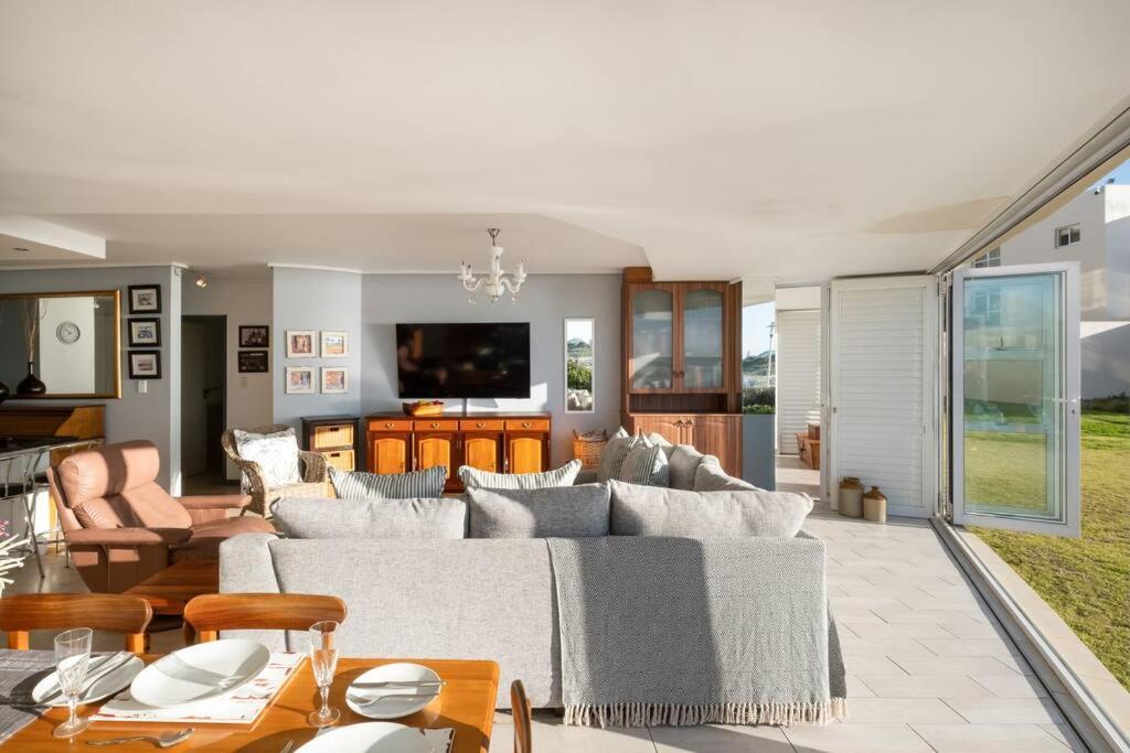 Seaside Serenity With Ocean View Apartment