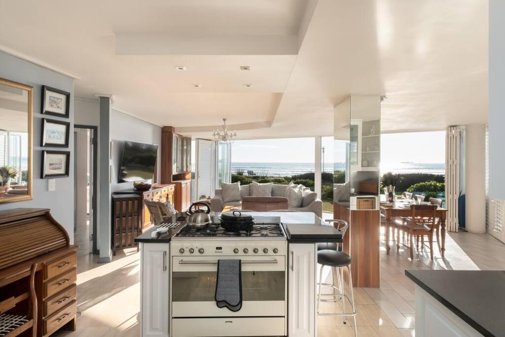 Seaside Serenity With Ocean View Apartment Cape Town